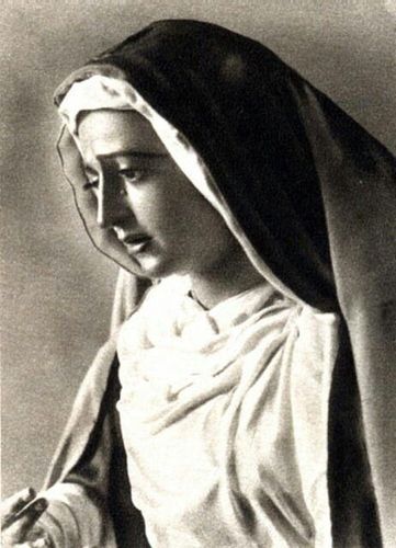 Sevillano por los cuatro costaos,  cofrade,  bético y amante de las costumbres de mi tierra.