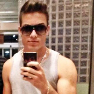 24 anos, 25 cm.