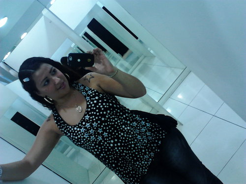 Dan¢arina .amiga .humilde e amo fazer quem esta ao meu lado feliz ..carioca & flamenguista..uuhhaaá.