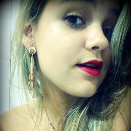 Nordestina;Paraibana;Cuiteense;Aquariana;17 anos; Filha de Mainha e Painho; Namorando.