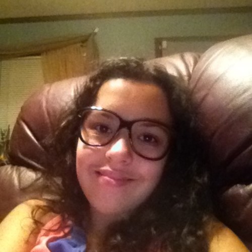 dark brown hair brown eyes loves 1D big time and JB;) and austin mahone is my lover!!!i also play all sports but i love softball more!!!