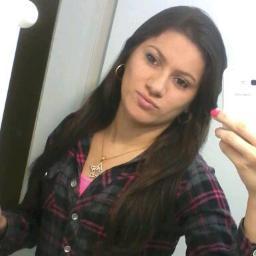 Gosto de coisas que brilham. Gosto de gente que sabe ser sol mesmo quando a vida está nublada.