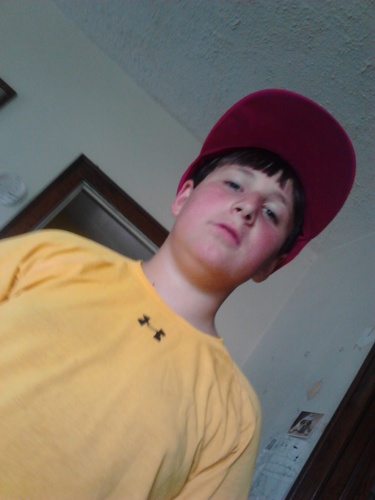 im isaac and im a boy directioner and my old account @xAVERAGExPROSx got hacked and suspended so if you can please refollow me i follow back