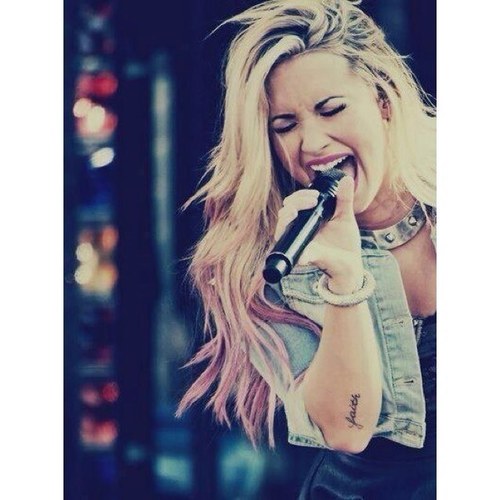 Demi and OD. Izzy, Sue, Deb, Bri, Mia, Annie. Mes seules amies. |Poids actuel: 69kg.| Objectif: 45-50 kg.|