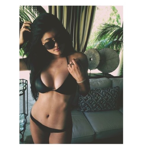 Hey its Kylie  Im single and looking. DM me anytime of the day. Dueces✌️✌️✌️✌