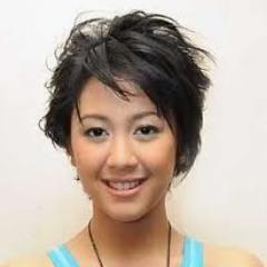 Sinna Sherina Munaf adalah penyanyi Indonesia berdarah Minang yang mulai tenar pada tahun 1999. Sherina merupakan anak ke2 dari 3 bersaudara.