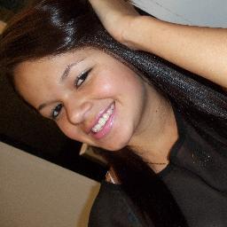 Euu queroo alquém q leiia o meu sorriso ´´ atntees dii olhaar o meu decotee !!   (8´´