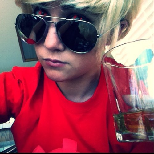 sup im dave and ironically i like greenday
applejuice and john is pretty cool too