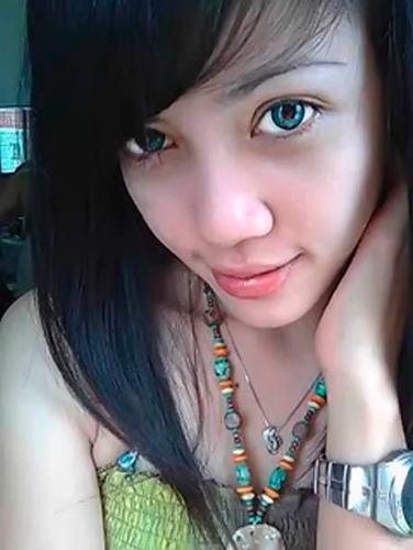 Melly Sari Aprilia namaku • Panggil aja Lilis • Balikpapan, 12 april 1996 TTL ku • Followback dari aku?? Mention ya teman :) Salam kenal dari aku Lilis :)