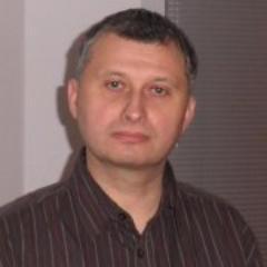 Samostojni podjetnik. Z ženo Ireno vzgajava štiri čudovite otroke. Hvala Bogu zanje.