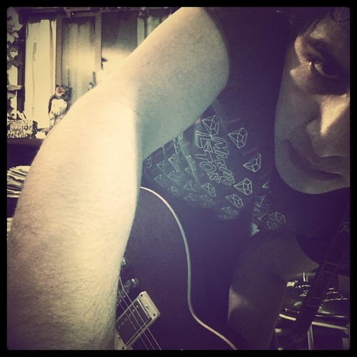 No hagas promesas a una chica, si sabes que no podrás cumplirlas, Guitarrista en @DelatorOficial, Instagram - @sisaster10