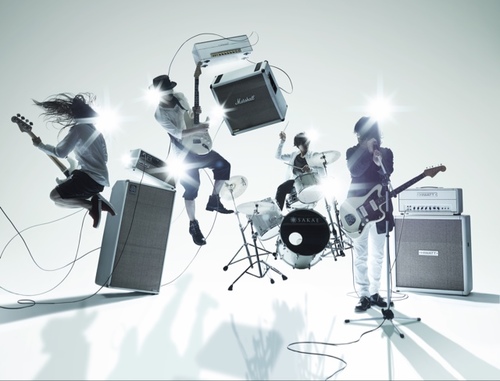 Staffチームが最新情報をTweet‼
2013.08.28 Release
New Mini Album『Synesthesia』