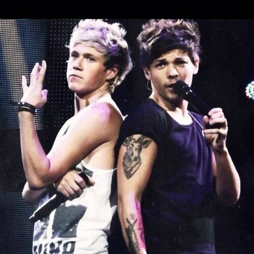 I love one direction 
Zayn , Niall , Liam , Harry , Louis