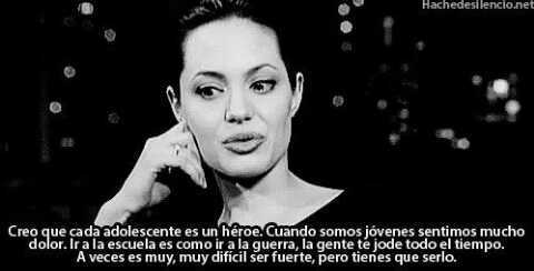 Vivo en los libros porque son mejor que la realidad. PI: 55 PA: 52 M1: 50 M2: 46 M3: 42