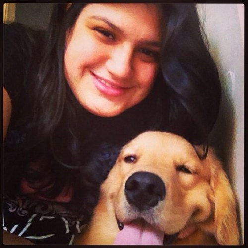Veterinária anestesiologista, que ama a profissão e acima de tudo os animais. Filha, amiga, sincera, perfeccionista e fã da Sandy Leah