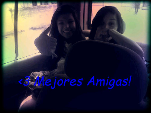 Ama a quien te ama, sonrien a quien te odiia :)