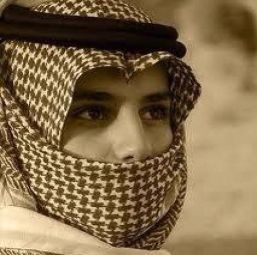 لو تباعدنا بتقدير الظروف ..مستحيل انساك يا عذب الوصوف
