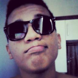 Sou gay, a procura de homens gatos ;)