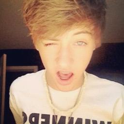 If u read this or follow or kiss me!! ;) SWAG baby