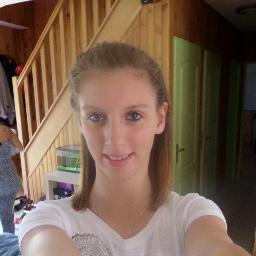 Si tu aimes te foutre de la gueule des gens et rigole a des blagues pourrite follow me et je te follow back :3 Jsuis la soeur a chartier et j'te defonce #BCC