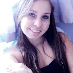 - 16 anos, loira, olhos verdes, capricorniana, corinthiiana, timida, sonhadoora e engraçada ' qeer saber maais follow-me ! (;