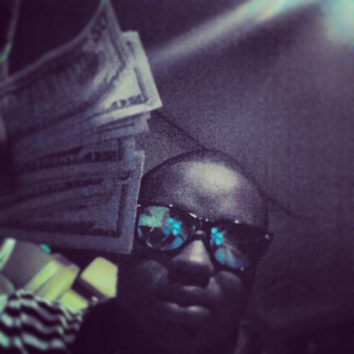 Come follow a real nigga!!! $$$$$ on my mind, Im bout my guallas!!! #teamAllIdoISsmokeweed bt... Im on my grind!