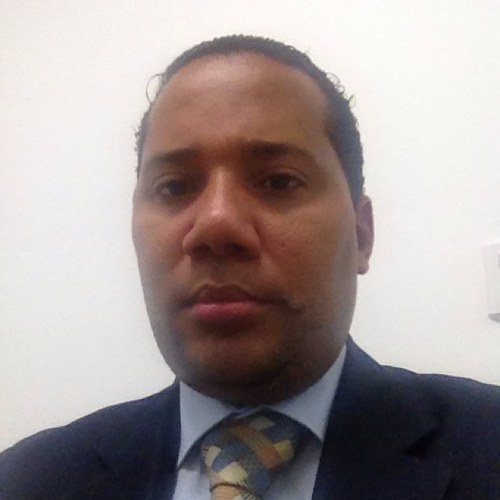 Neibero, bahoruquense, dominicano, americano, terrestre. Hijo, esposo, padre. Dios ante todo.
