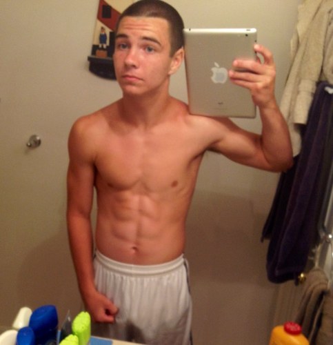 tguchinator's profile picture. Ariana Grande follows the real Tommy Gallucci Find him at @TommyGallucci