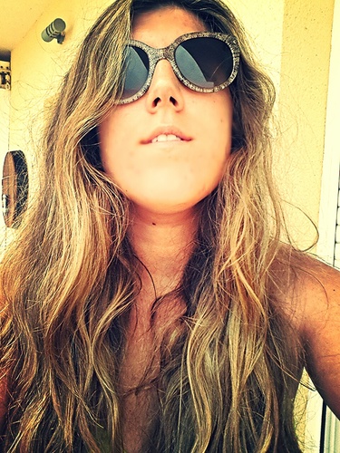 Vive y se feliz, lo mas facil es,saber decir Hakuna matata!(: