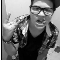 diz ai tô bonito,tô gostoso tô causando...causei..briJÚLIO...psuuuuuu,humor:feliz:)