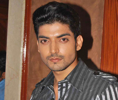 my favourate superstar rockstar gurmeet choudhary.i am die heart of fan big fan.my dream ii meet my rockstar gurmeet coudhary and his wife debina.
