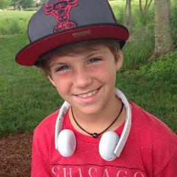 I love MattyB,One Direction and Austin Mahone follow me and if love any of them I follow back