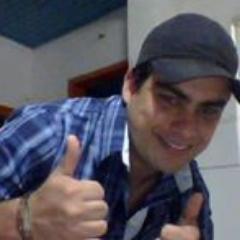 Romantismo é quando todo pequeno instante se torna um grande momento ao lado de quem se ama....s2