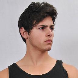 A vida me ensinou a nunca desistir nem ganhar, nem perder, mas procurar evoluir.