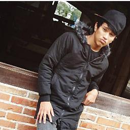 Dançarino de Hip Hop e Coreografo #_O
Meniinas pois então clica logo nesse botão follow , e manda um oi . \o/ #