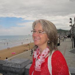 Profesora de Sociología en la UPNA y en varias universidades latinoamericanas. Tesorera de la Fundación Henri Lenaerts, Centro de Investigación e Innovación