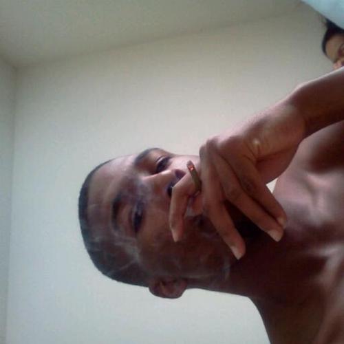 #Grind #StayReal #KeepSmoking #GetMoney #TeamKushNSwishers.. all i want is some money & YOU!! @Safimontana_ 3-26-12