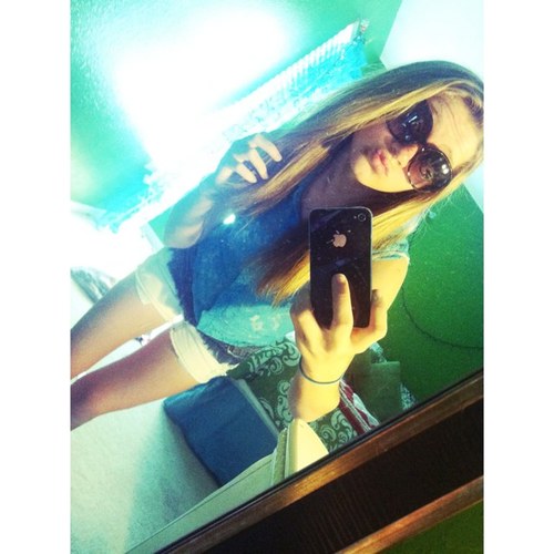 I want daisies in my hair, green tea in my hands, and love in my heart | single.