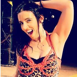 Hola soy Pia, Soy demasiado fanatica de Juliana Gattas LA VOY A DEFENDER HASTA EL FINAL, TE METES CON ELLA TE METES CONMIGO! ♥