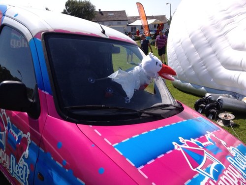 Heeft u binnenkort een kinderfeestje, buurtfeest, evenement voor uw bedrijf, wij verzorgen springkussen en attractie's in alle soorten en maten
