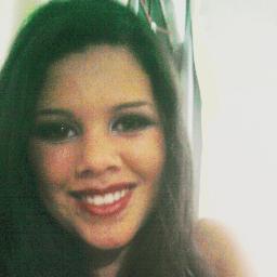 Brincalhona / divertida / impasciente / risonha / sensata / fã da Demi; quer saber mais? :) segue ae *-*