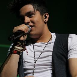 Se Ainda Não Desisti é Por Que Vale a Pena ! Meu Destino é Pra Sempre Amar Vc Meu Príncipe ! @luansantana   Segue Eu ♥             03-04*