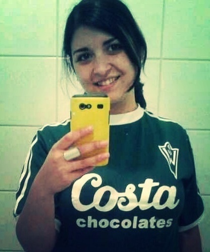 Periodista, única chilena FIFA Master, futbolera, defensa central, wanderina, pastito seco... feliz :)