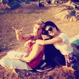 eles sao a memoria que eu escolhi para levar comigo pelo resto da minha vida e nunca esquecer  Since: 05/06/12 Oficializado:__/__/__
@rockrestart
