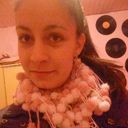 Se não for pra ser bom, gostoso, romântico, carinhoso, divertido, presente, construtivo. Enfim, se não for pra ser amor, nem me dê bom dia. ;)