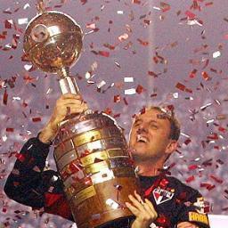 Esse twitter e pouco para tudo que ele fez pelo #SPFC. OBRIGADO ROGERIO.