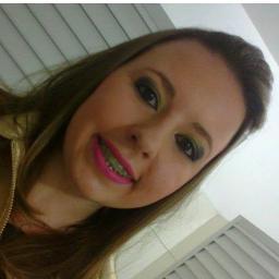 Nunca perca tempo se preocupand com pessoas q não gostam de vc, eles te odeiam porque vc é um reflexo do q eles sempre quiseram ser
