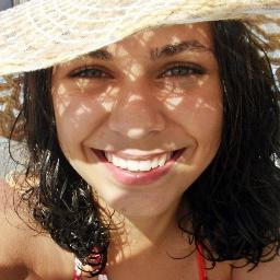 Geminiana, 18 anos, Palmeirense. Sou uma carta gigante, chata, cheia de erros, longa demais, complicada demais. (TB)