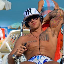 Campinas | 22 anos | Carinhoso | Extrovertido | Fiel | http://t.co/5Pm7bkVW
