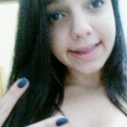 Apaixonada por min ♥, viciada em Awkward e amando simple plan a 4 anos http://t.co/9iUVzRKeej
